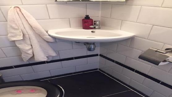 Soft Spacious Central - Two floor Living with a view